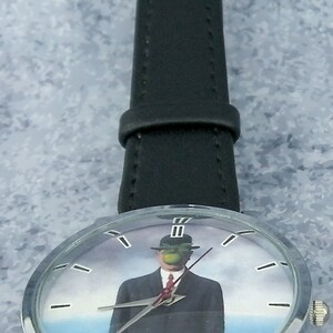 The Son of Man wristwatch. Minimalist/understated design. Black leather strap. Unique watch design bild 2