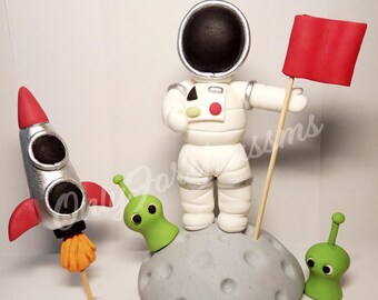 Fondant astronaut and alien on a moon cake topper for space birthday party, Fondant alien cake topper,  astronaut cake topper, moon topper