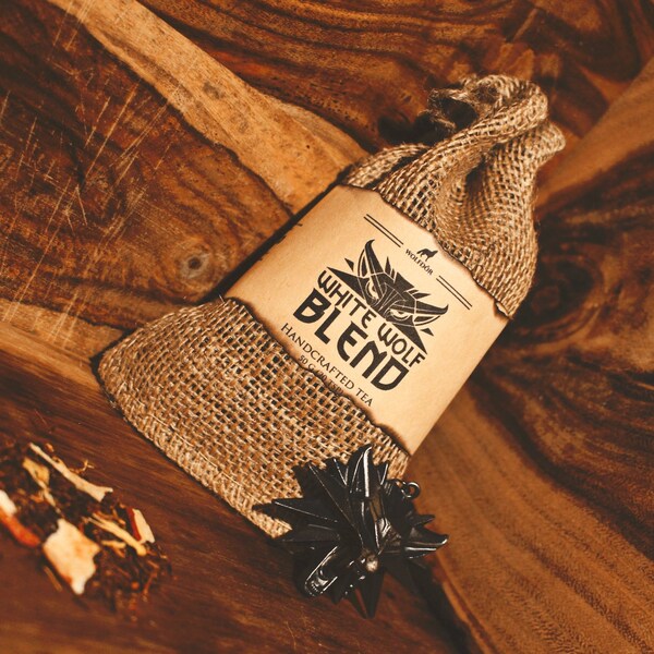 White Wolf Brew - Dulce Manzana Canela Vainilla Rooibos - Colección Witcher - Fantasía, Juegos, Cumpleaños, Regalo de Navidad, Bookish, Geralt