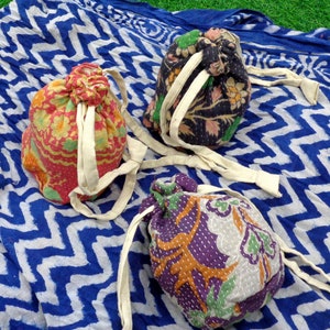 20 Stück Großhandel Lot Vintage Kantha Beutel indische Baumwolle handgefertigte Frauen Beutel Handtasche Handtasche Vintage Beutel Kordelzug Beutel Beutel