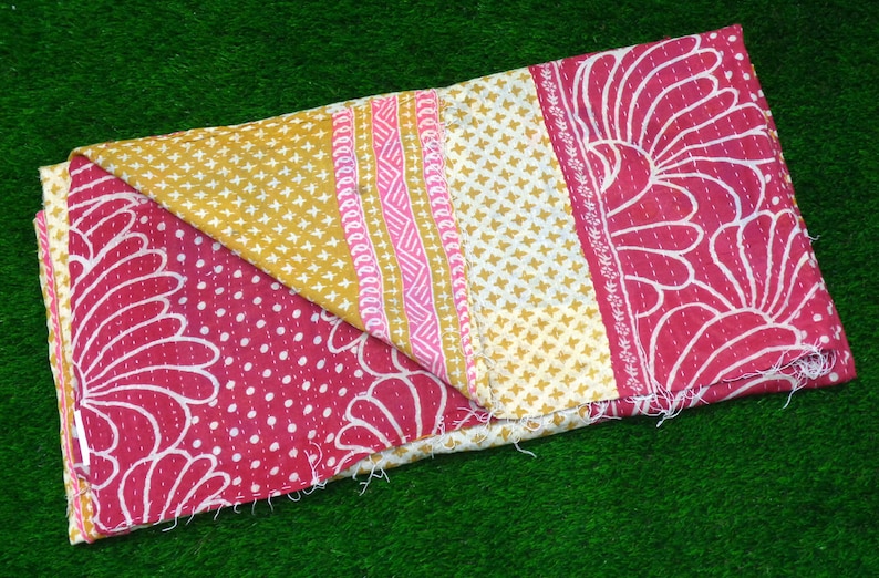 Indian Vintage Kantha Quilt Bedding Handmade Kantha Bedspread Cotton Bedcover Twin Size Ralli Gudari Single Size Old Recycled Cotton Throw
