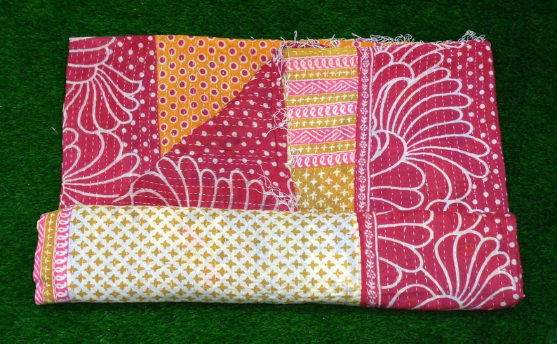 Indian Vintage Kantha Quilt Bedding Handmade Kantha Bedspread Cotton Bedcover Twin Size Ralli Gudari Single Size Old Recycled Cotton Throw