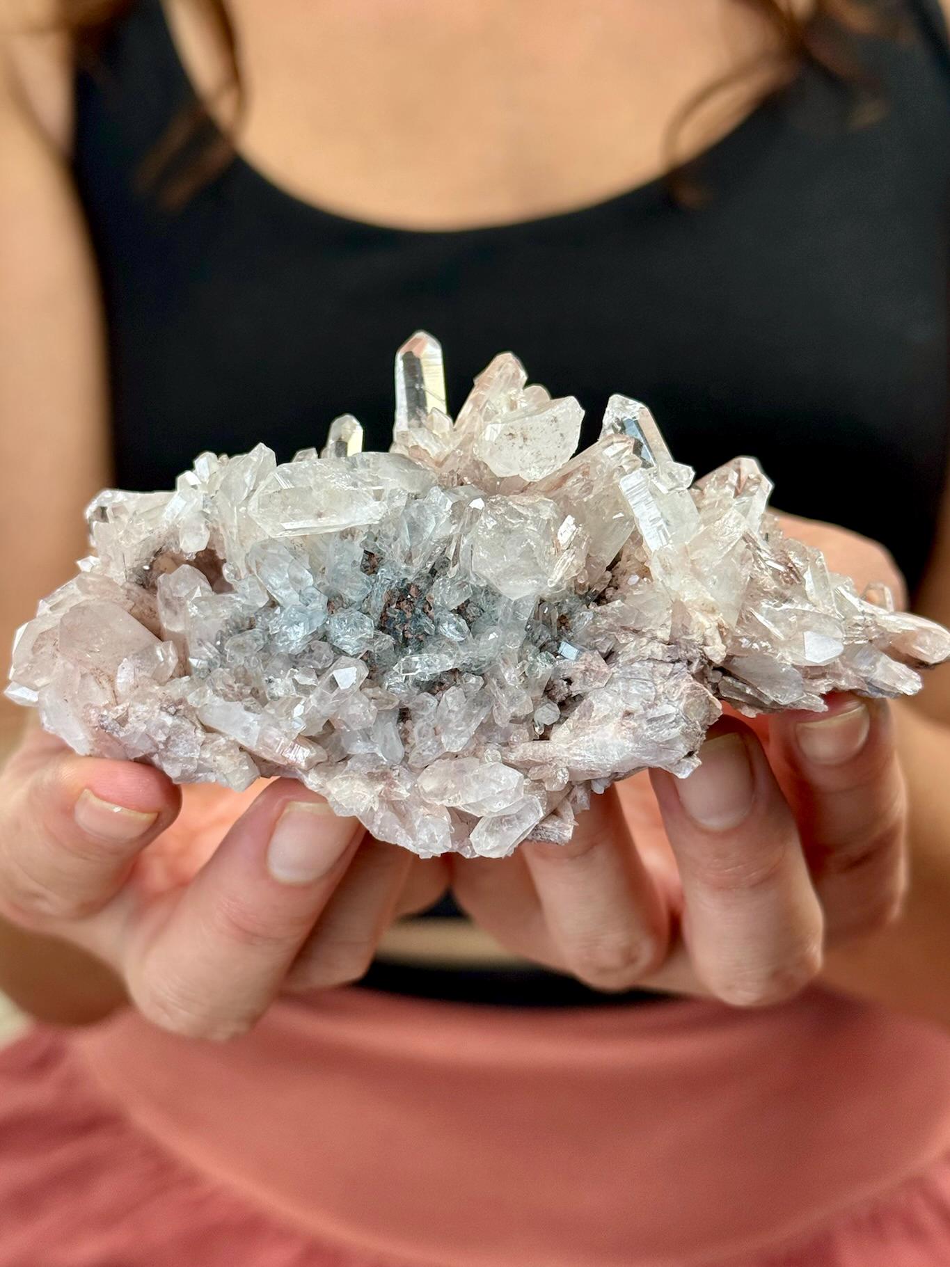 ブラジル産リチウムクォーツクラスター • 希少なピンク＆グレーの鉱物