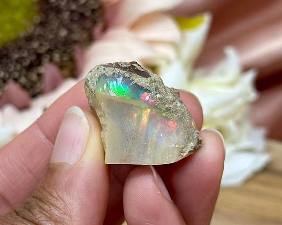 エチオピアウェロ産オパール　原石　鉱物標本　ジュエリーグレード　虹 40ct】エチオピア オパール 原石 天然石 鉱物 標本 鉱石 ブルー