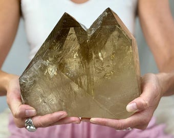 Ejemplar de torres gemelas de citrino brasileño natural con brillantes arcoíris internos