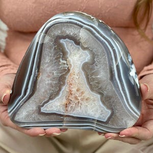 Large Polished Agate Slab from Brazil – Collector Crystal with Druzy Quartz Center, Healing Energy & Striking Banded Pattern