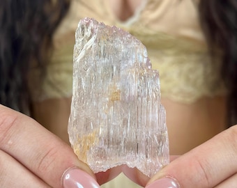 Lama di cristallo di kunzite rosa / Campione di spodumene grezzo naturale