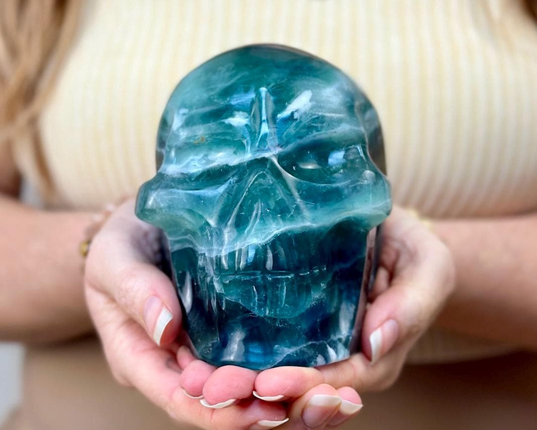 天然石フローライトのスカル 置物 彫物NO.010710