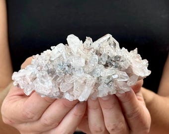 ブラジル産リチウムクォーツクラスター • 希少なピンク＆グレーの水晶