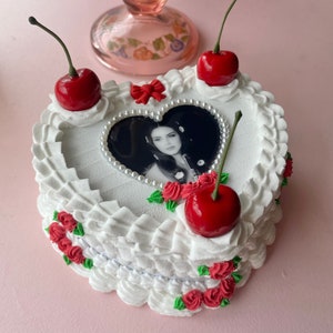 I LOVE LANA vintage fake cake jewelry box (white)