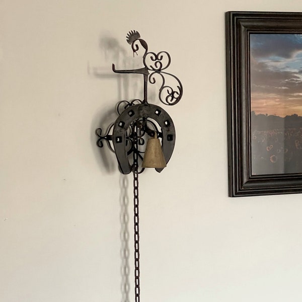 Vintage Bell : Black Metal Rooster Horse Shoe Scroll Loop Dinner School Style Wall Mount Brass Ring Ringer Pull Cord Garden Key Holder