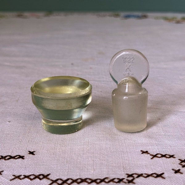 Vintage Stopper : Round Flat Light Clear Daffodil Yellow TS 22K USA Clear Scientific Beaker Tube Knob Glass Decanter Perfume Bottle Top