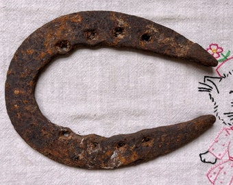 Vintage Horseshoe : Scalloped Ruffle Edge Heavy Cast Iron Possible Medieval Viking Style Old Draft Horse Footwear Shoes Rusty Pitted
