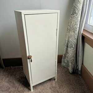 Vintage  Cabinet : White Metal Bathroom Doctor Office Apothecary Medicine Medical First Storage 3 Three Shelf Original Clasp Vertical Column