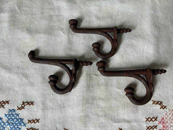 Vintage Hooks : Cast Iron Screw Wall Hook Set 3 Coat Pot Holder