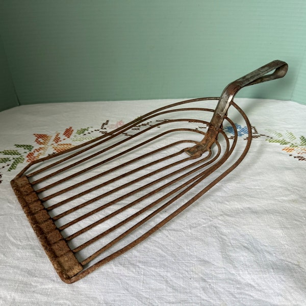 Vintage Coal Shovel : Rare Metal Wire Bail Wired Mesh Fireplace Wood Burning Stove Hearth Ember Coal Soot Scoop Sifter Patina Wear Marks