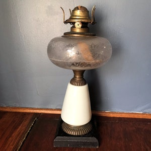 Antique Oil Lamp : Die Cast Milk, Frosted Etched Glass Kerosene Lamplight Lantern Font Pedestal with Eagle Wick Holder Bullseye Thumbprint