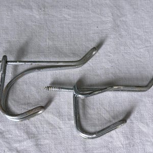 Vintage Hooks : Set Two 2 Wire Screw Wall Hook Coat Pot Holder Apron Hat Hanging Mud Room Hall Closet Chippy Paint Twisted Bail Craft Parts