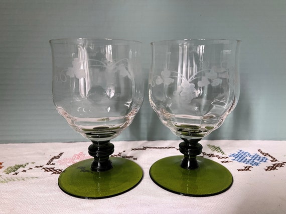 Vintage Glass Etched Grape Cluster Green Stem Wine Glasses 4 