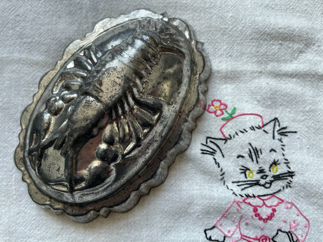 Vintage Mold Oval Lobster Pressed Aged Patina Silver Tin Metal Jello