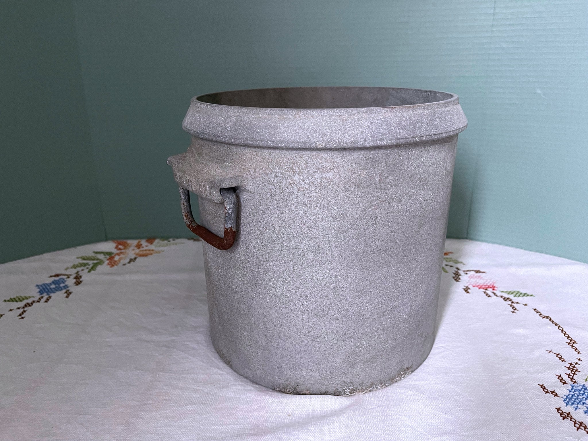 Vintage galvanized 30 gallon garbage trash can w/side handles (NO LID) -  household items - by owner - housewares sale