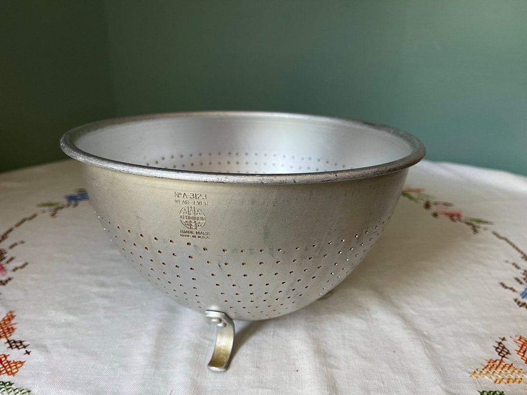 Vintage Colander Wearever Circle Round Footed Aluminium 9 Strainer