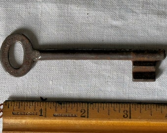 Vintage Key : Large 4 Inch Metal Skeleton Key Padlock Jail Closet Cabinet Room Lock Locking Key Ring Replacement Collectible Collect
