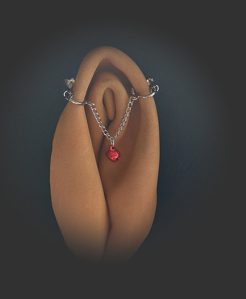 Clitoral Jewellery , Faux piercing with chain and red bell Non Piercing Clit Clip Adult fun sex toys 