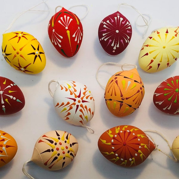 Easter eggs mixed yellow-red, 12 quail eggs, Sorbian Easter egg wax bossing technique, purely handmade WE yellow-red