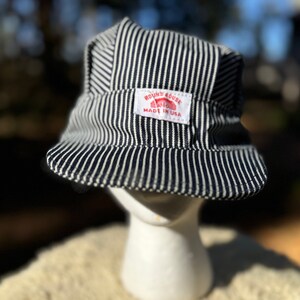 Polo Ralph Lauren - Cappello Con Visiera In Seersucker A Righe Blu Medio Con Logo A Icona Multicolore - Foto 11