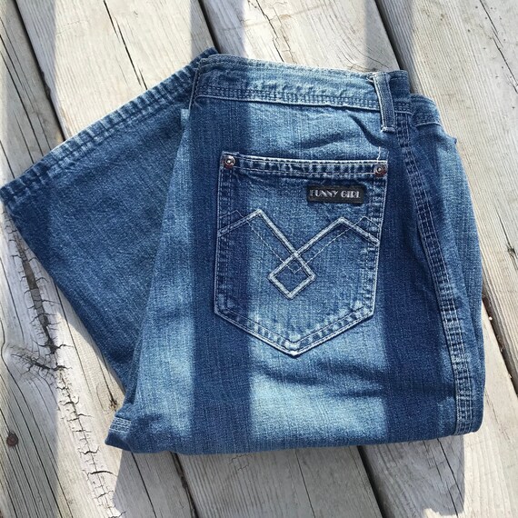 jeans with white stitching