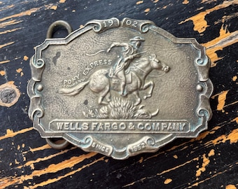 "TIiffany geprägte WELLS FARGO & COMPANY ""Pony Express"" Gürtelschnalle ""Pony Express""."