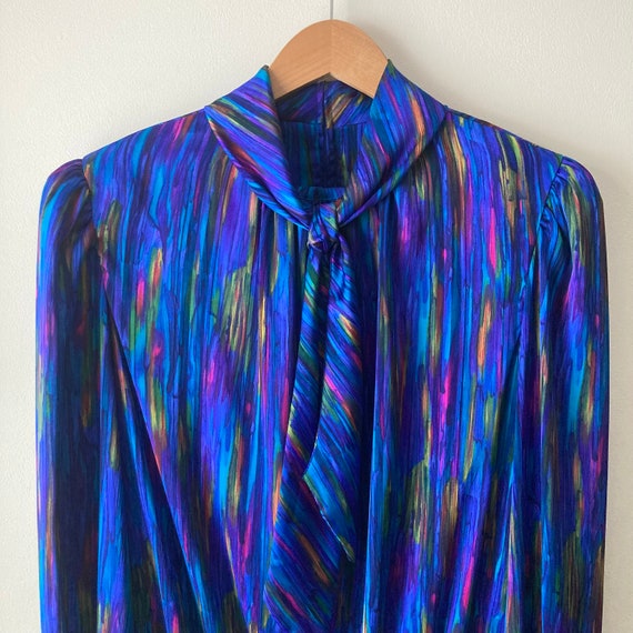 Watercolor blouse, tie neck, back zipper, semi sh… - image 2