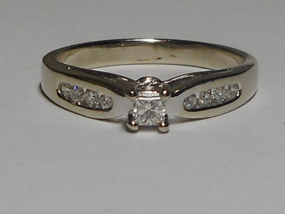 Diamond Ring 10k size 6 - image 2
