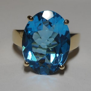 10k Blue Color Topaz Ring