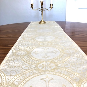 Chemin de table chrétien 30,4 x 127,4 cm ivoire métallisé or linge liturgique ordination catholique communion sacrement maison autel Noël