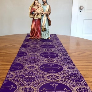 Chemin de table pour le carême violet métallisé doré long 30,5 x 70 cm Linge liturgique chrétien catholique maison autel salle à manger nappe croix de l'Avent
