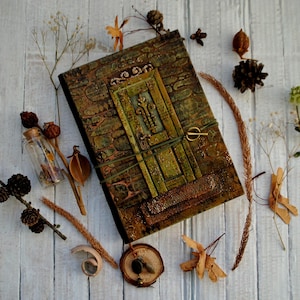 Gothic Grimoire Journal: Hexerei Zauberbuch mit gealtertem Papier