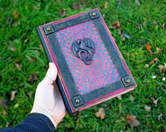 Diario de Dragones de D&D – Libreta negra y roja, papel envejecido, cuaderno de bocetos de fantasía, regalo para jugadores, diario de dragones A5
