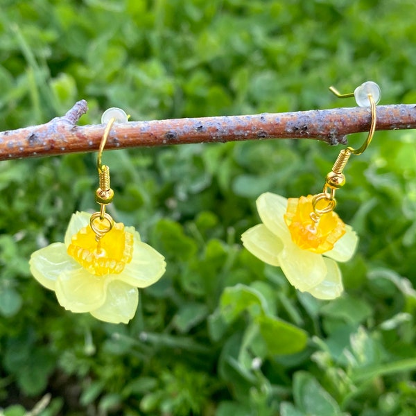 Cute Daffodil Flower Dangle Earrings | Jewelry for Her | Cute Shrink Plastic Jewelry | Cottagecore Jewelry | Handmade Flower Earrings