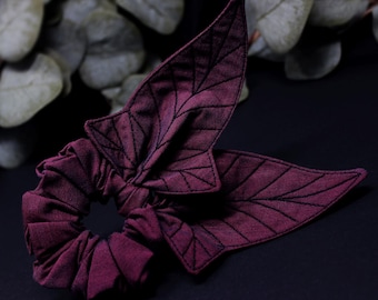 Lòrien leaves scrunchie  / elven scrunchie, elven leaf scrunchie, lotr scrunchie, dark magenta scrunchie, by Moth and Fae