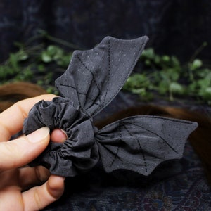 Bat scrunchie, grey bat wings scrunchie with dots / grey scrunchie, goth scrunchie, halloween scrunchie, dark scrunchie