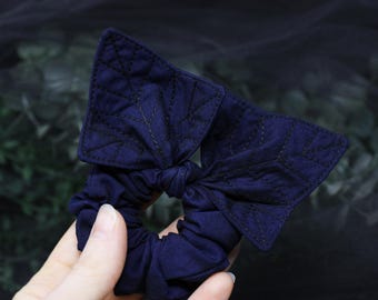 Ivy leaf scrunchie, english ivy scrunchie  / dark blue scrunchie, leaf scrunchie, plant scrunchie, goth scrunchie, Moth and Fae
