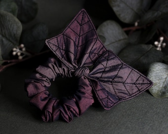 Ivy leaf scrunchie, english ivy scrunchie  / plum scrunchie, leaf scrunchie, plant scrunchie, goth scrunchie, purple scrunchie,Moth and Fae