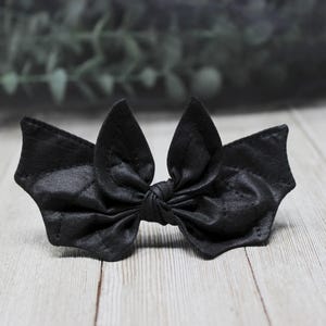 Bat hair bow / Black bat hair bow (glossy fabric) / Black bat hair clip / bat wings / goth hair clip / witchy hair bow, goth hair