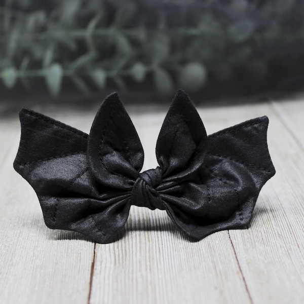 Bat hair bow / Black bat hair bow (glossy fabric) / Black bat hair clip / bat wings / goth hair clip / witchy hair bow, goth hair