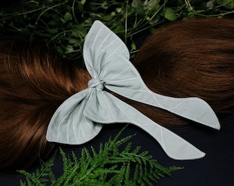 Luna Moth hair bow / Embroidered moth hair bow, Light green butterfly hair bow, Actias luna hair bow, butterfly hair bow, hair bow barrette