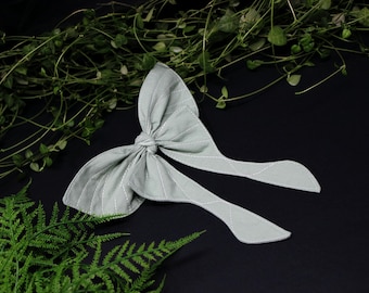 Luna Moth hair bow / Embroidered moth hair bow, Light green butterfly hair bow, Actias luna hair bow, butterfly hair bow, hair bow barrette