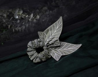 Lórien leaves scrunchie  / elven green scrunchie, elven leaf scrunchie, lotr scrunchie, tolkien scrunchie, by Moth and Fae