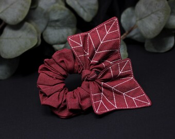 Ivy leaf scrunchie, english ivy scrunchie  / coral red scrunchie, leaf scrunchie, ecofriendly witchy scrunchie, Moth and Fae